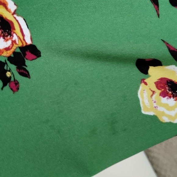 Lane Bryant Mixed material floral blouse size 18/20 short sleeve - Picture 4 of 11